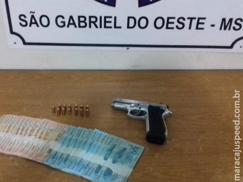 Fantasiado de palhaço, homem é preso com dinheiro e pistola em MS