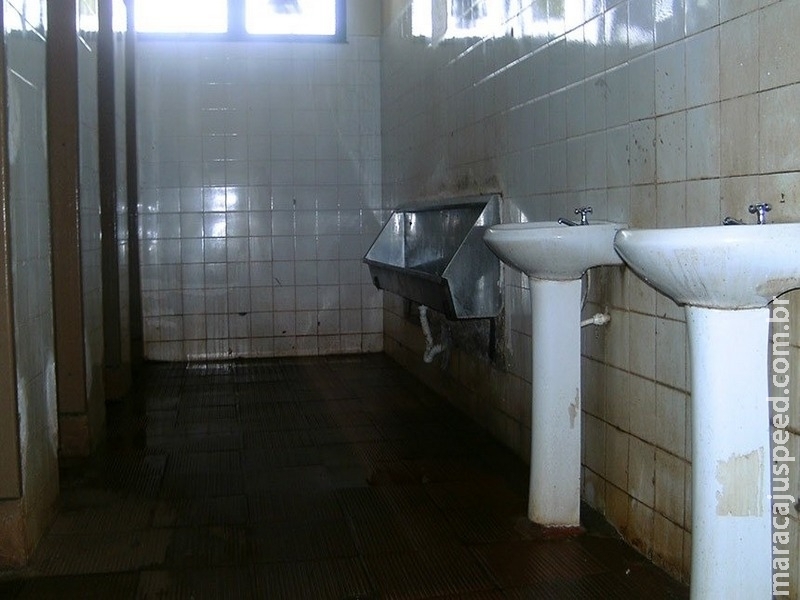 Faxina de banheiros públicos poderá ter adicional de insalubridade