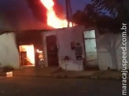 Incêndio destrói eletrônica após morador deixar panela no fogo Incêndio destrói eletrônica após morador deixar panela no fogo