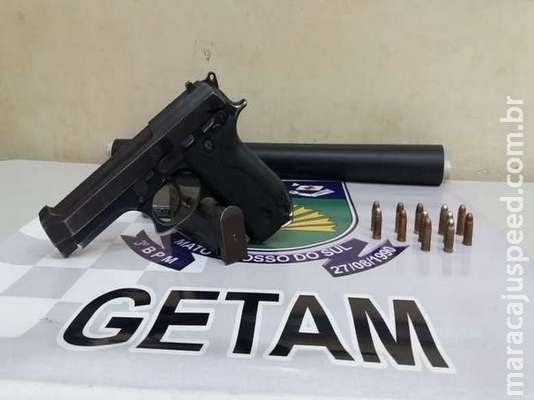 Jovem é ouvido e liberado e apenas um é autuado em flagrante por posse de arma Jovem é ouvido e liberado e apenas um é autuado em flagrante por posse de arma