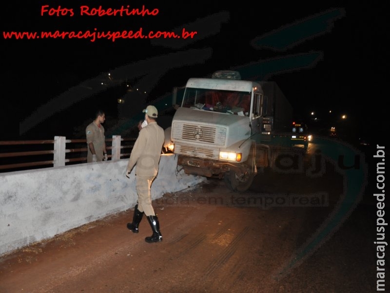 Maracaju: Condutor de carreta com sinais de embriagues colidi com mureta de proteção de ponte sobre o córrego Montalvão Maracaju: Condutor de carreta com sinais de embriagues colidi com mureta de proteção de ponte sobre o córrego Montalvão