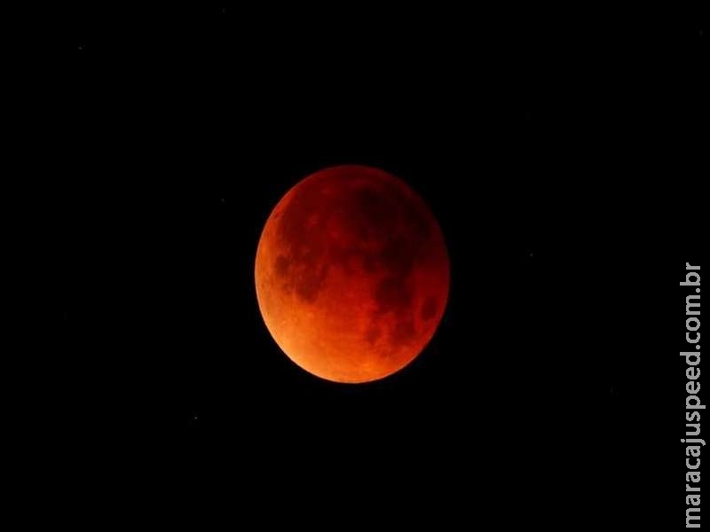 O mais longo eclipse lunar do século terá lua de sangue na sexta-feira O mais longo eclipse lunar do século terá lua de sangue na sexta-feira