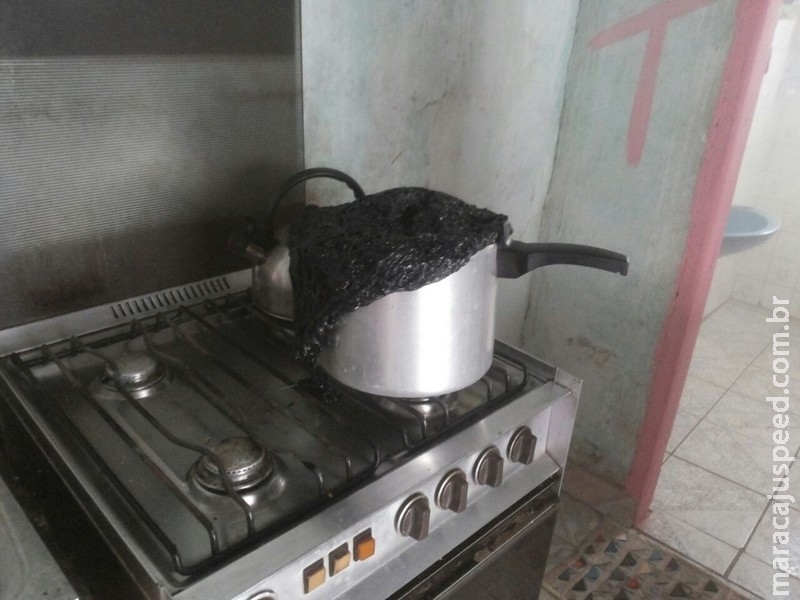Panela esquecida no fogo causa princípio de incêndio em residência de MS Panela esquecida no fogo causa princípio de incêndio em residência de MS