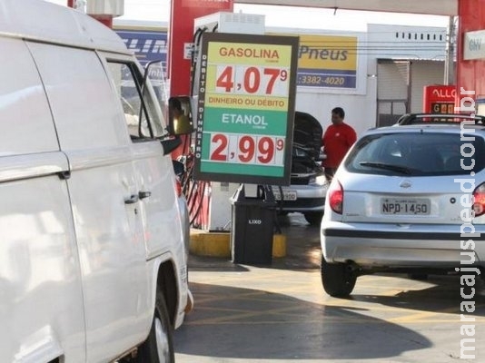 Preço da gasolina dribla aumentos da Petrobras e fica mais em conta Preço da gasolina dribla aumentos da Petrobras e fica mais em conta