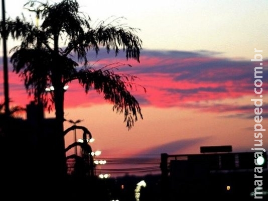 Semana começa com céu claro, calorão e baixa umidade do ar Semana começa com céu claro, calorão e baixa umidade do ar