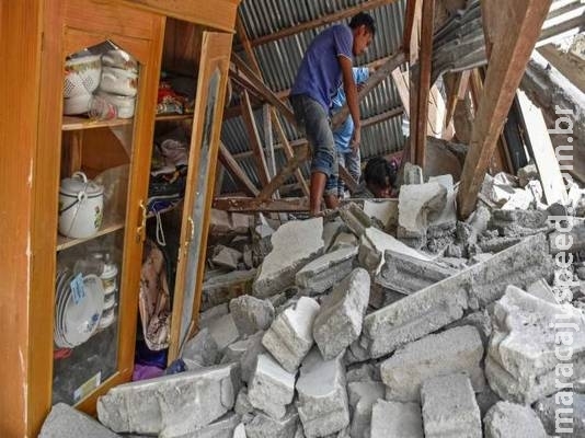 Terremoto deixa 14 mortos e centenas de feridos na Indonésia Terremoto deixa 14 mortos e centenas de feridos na Indonésia