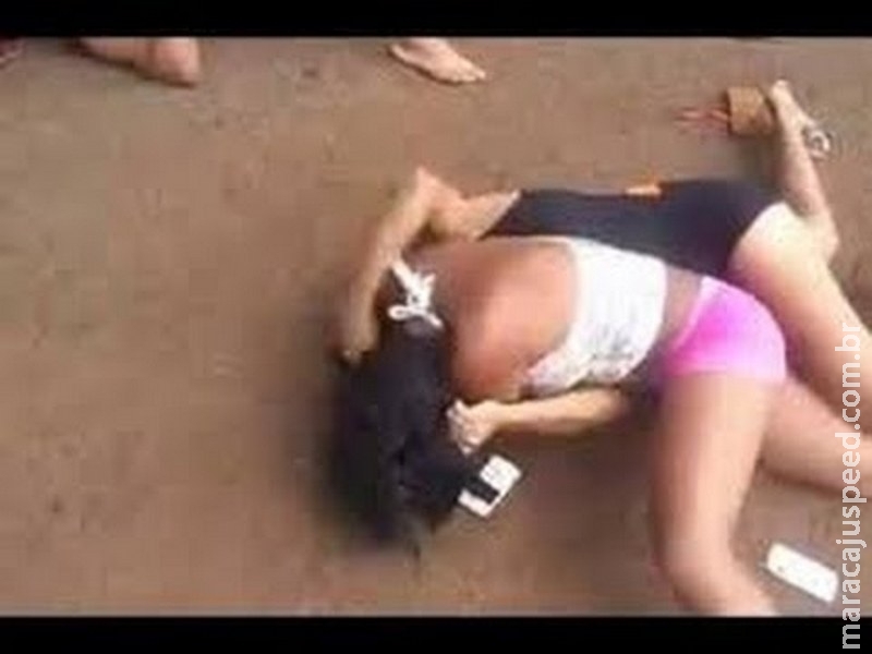 Traída, mulher agride a amante de seu marido até quebrar sua cabeça