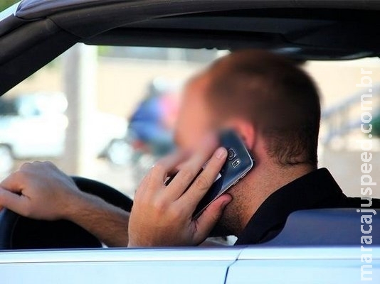 Vício do celular ao volante “denuncia” 82 motoristas por dia em MS