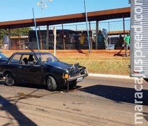Acidente envolvendo 2 veículos tem motorista com muleta e condutor embriagado