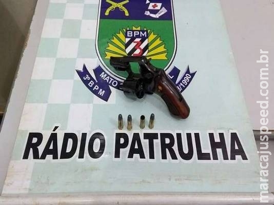 Adolescente atira no rosto de amigo ao manusear revólver que encontrou em terreno