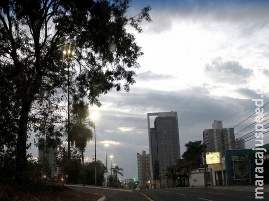 Ar frio mantém pouca nebulosidade e temperaturas aumentam aos poucos