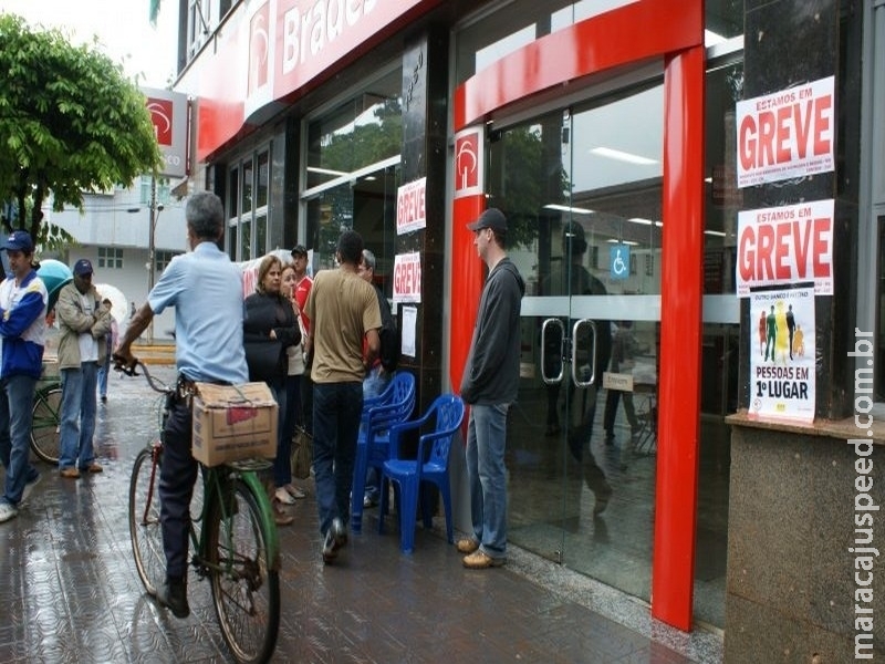 Bancários apresentam proposta salarial, marcam assembleia e não descartam greve Bancários apresentam proposta salarial, marcam assembleia e não descartam greve