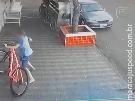 Câmeras flagram menino de 10 anos furtando bicicleta em MS: 