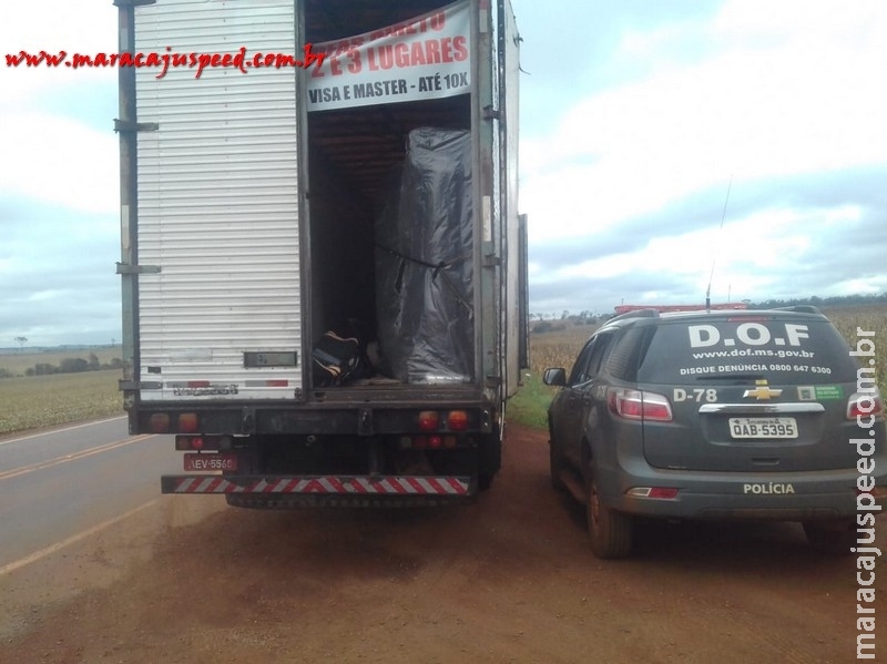 Caminhão carregado de sofás é preso pelo DOF com mais de uma tonelada de maconha