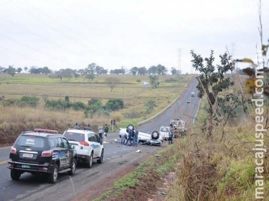 Capotagem de caminhonete na BR-262 matou jovens de 22 e 24 anos Capotagem de caminhonete na BR-262 matou jovens de 22 e 24 anos