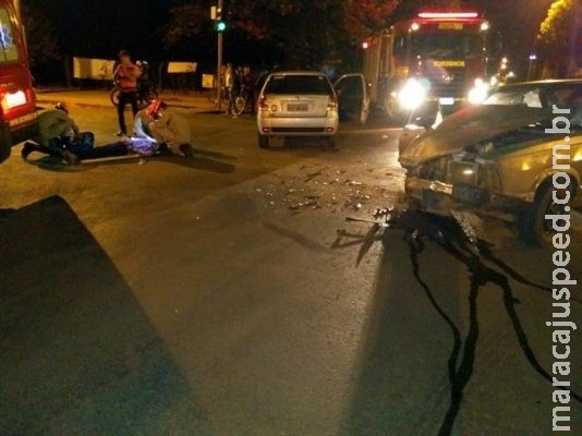 Colisão de veículos em cruzamento deixa seis pessoas feridas