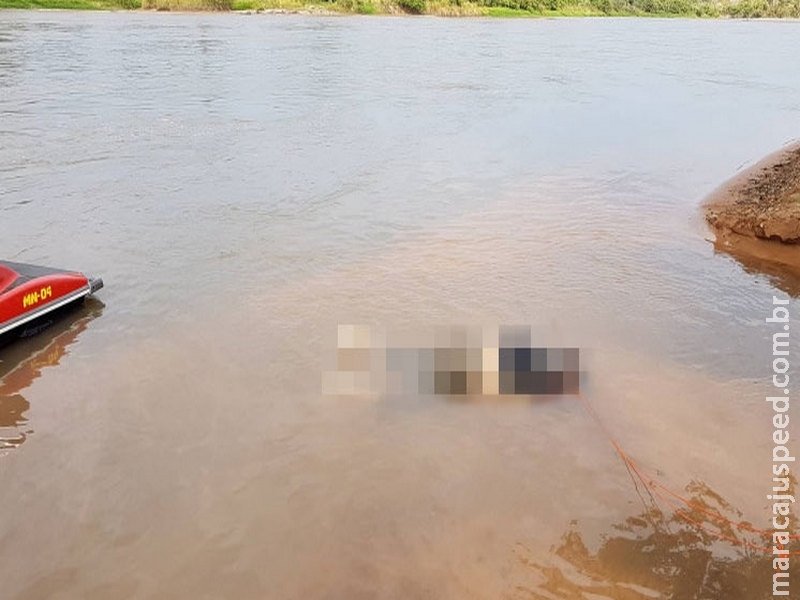 Corpo de homem é encontrado boiando em rio e polícia suspeita de assassinato