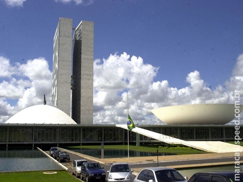 Desequilíbrio de gênero na política deve continuar, diz especialista Desequilíbrio de gênero na política deve continuar, diz especialista