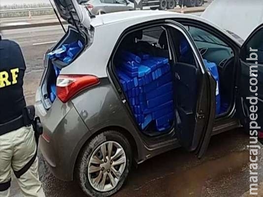 Droga em HB20 pesou mais de 600kg e munições também foram encontradas