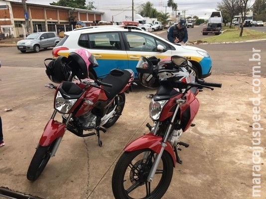 Duas mulheres ficam feridas e outra sai ilesa de colisão entre motos na capital de MS Duas mulheres ficam feridas e outra sai ilesa de colisão entre motos na capital de MS