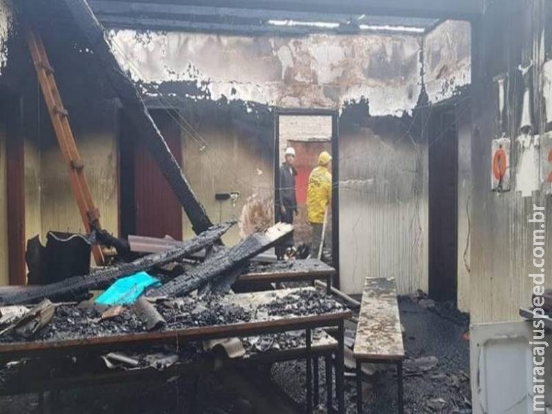 Durante a madrugada, incêndio destrói Instituto da Visão