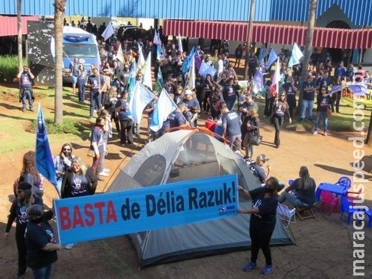 Enfraquecida por decisão do TJ, greve de professores acaba sem reajuste Enfraquecida por decisão do TJ, greve de professores acaba sem reajuste