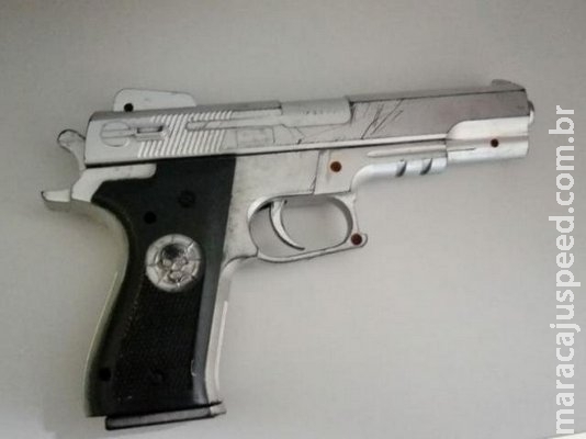 Estudante de 15 anos é aprendido com pistola falsa dentro de escola em MS