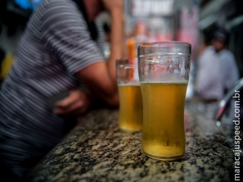 Estudo mostra ligação entre álcool e suicídio na faixa de 25 a 44 anos Estudo mostra ligação entre álcool e suicídio na faixa de 25 a 44 anos