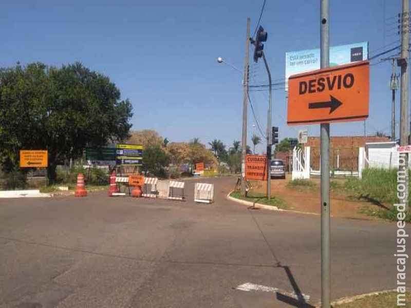 Falta de sinalização em obras é motivo de queixas entre motoristas em Campo Grande