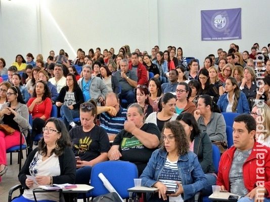 Greve fecha 45 escolas e 38 Ceims e deixa 27 mil alunos sem aulas a partir desta sexta-feira Greve fecha 45 escolas e 38 Ceims e deixa 27 mil alunos sem aulas a partir desta sexta-feira