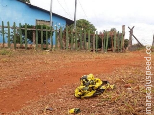 Homem é encontrado morto com tiro nas costas na Vila Popular Homem é encontrado morto com tiro nas costas na Vila Popular