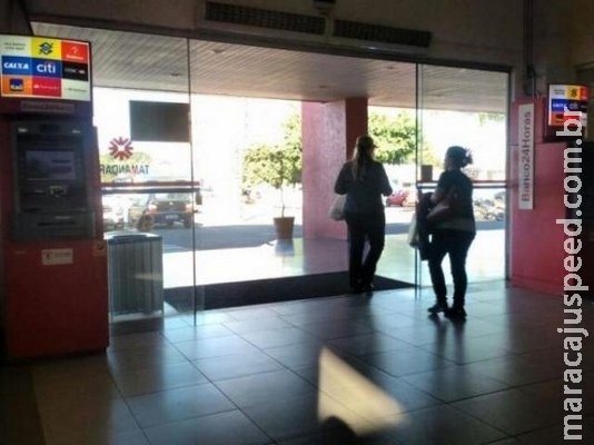 Idoso acredita em falsa informação no caixa eletrônico e perde R$ 18 mil