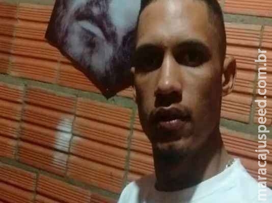 Jovem tentou ajudar vítima de emboscada e foi baleado no ombro Jovem tentou ajudar vítima de emboscada e foi baleado no ombro