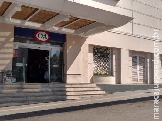 Ladrões invadem loja de departamento no maior shopping da Capital