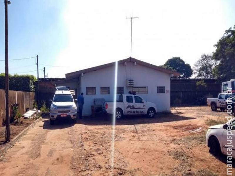 Mãe encontra bebê de 9 meses morto em cima de cama e polícia investiga Mãe encontra bebê de 9 meses morto em cima de cama e polícia investiga