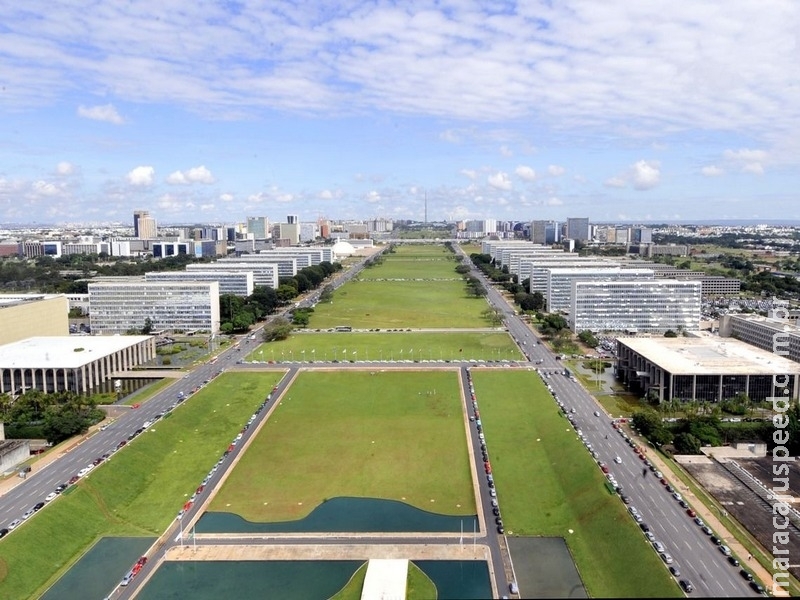 Mais de 200 empregados públicos são transferidos após novas regras