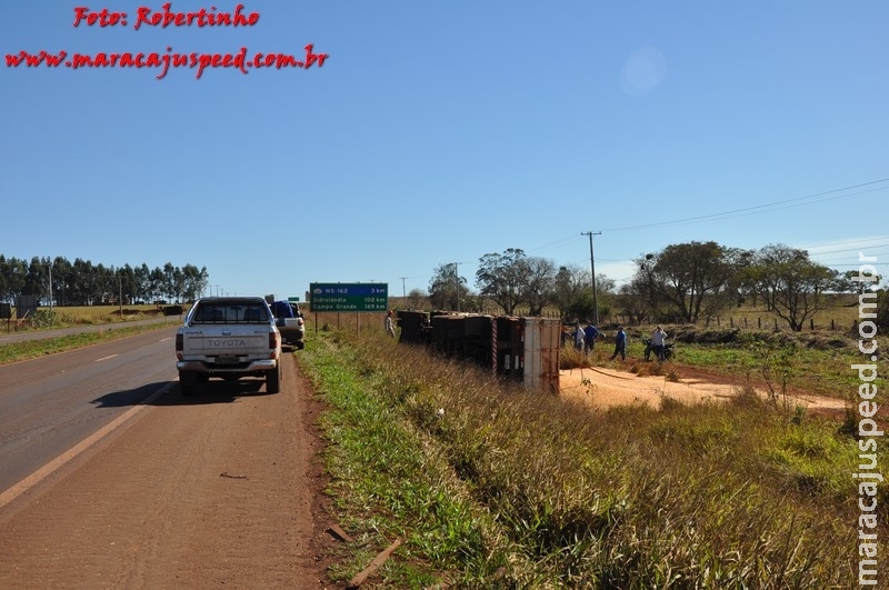 Maracaju: Condutor perde controle de caminhão e cai em barranco na BR-267 Maracaju: Condutor perde controle de caminhão e cai em barranco na BR-267