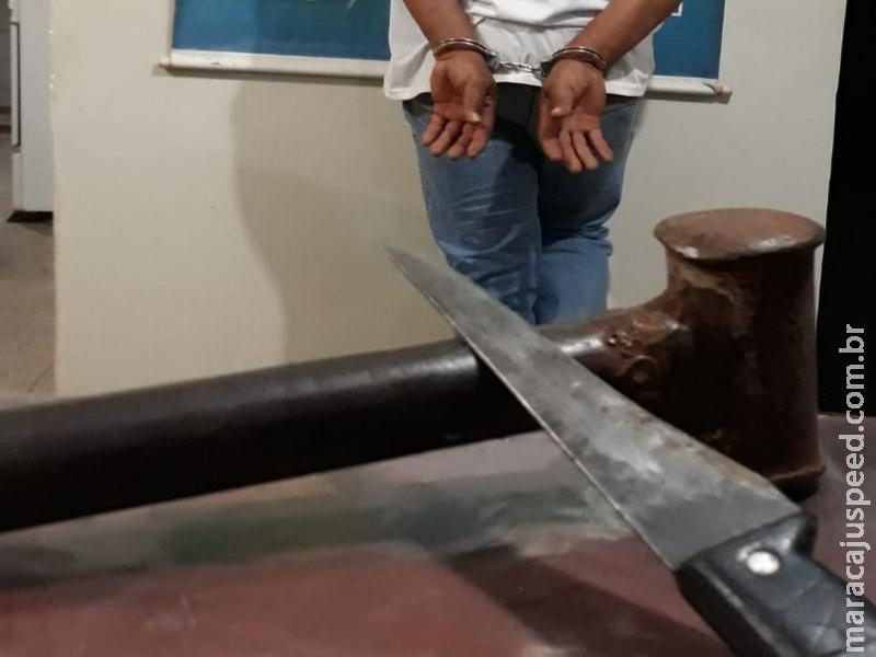 Maracaju: PM prende homem por tentativa de homicídio contra sua própria família, usando uma marreta e uma faca