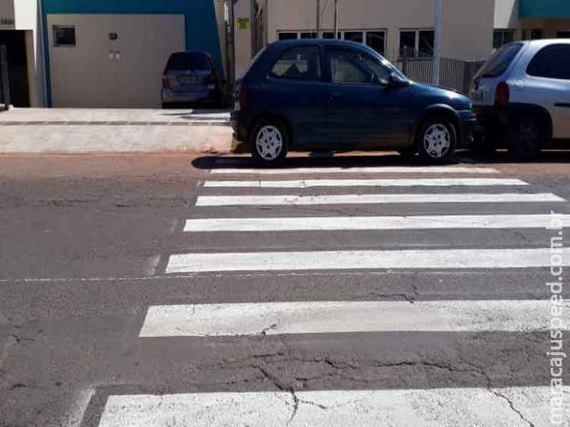 Motorista estaciona em faixa de pedestres e deixa funcionários da Santa Casa revoltados