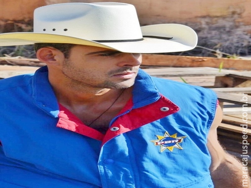Peão de MS que morreu após cair de cavalo montava há 17 anos: Peão de MS que morreu após cair de cavalo montava há 17 anos:
