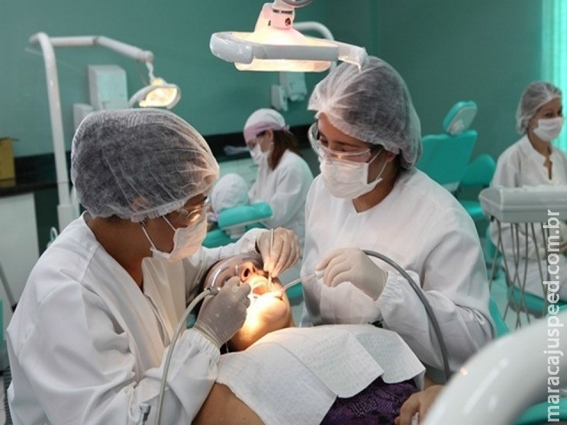 Piso salarial para médicos e dentistas está pronto para ser votado em comissão Piso salarial para médicos e dentistas está pronto para ser votado em comissão