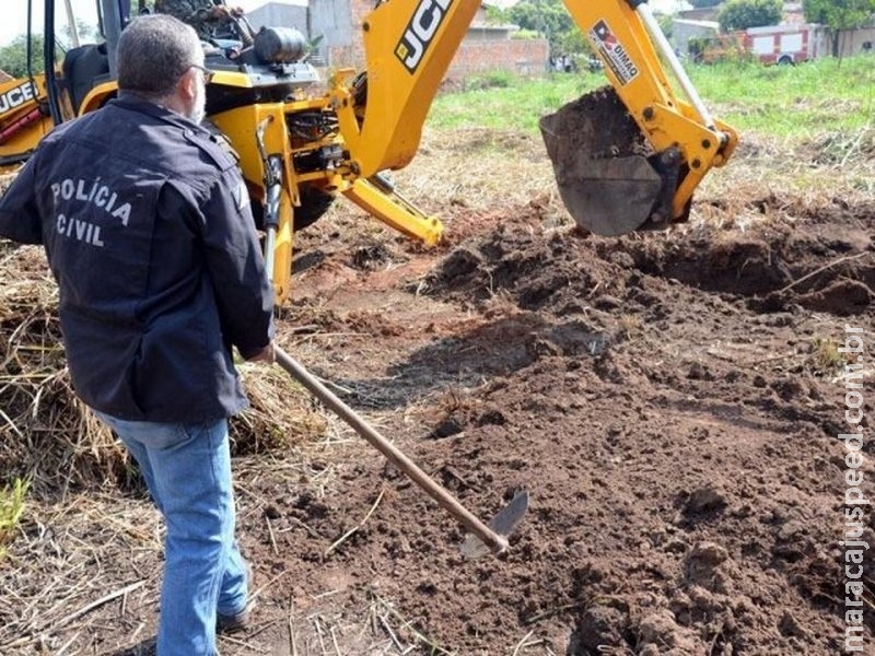 Polícia mostra à familiares de desaparecidos objetos encontrados com ossada