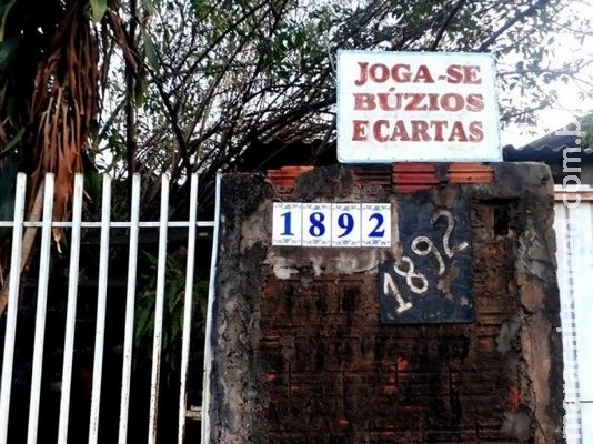 Polícia prende suspeito de matar pai de santo após achar capa de celular