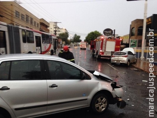 Policial militar fica ferido em acidente ao buscar esposa no trabalho e outro motorista foge Policial militar fica ferido em acidente ao buscar esposa no trabalho e outro motorista foge