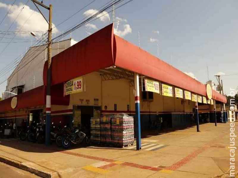 Princípio de incêndio em gerador causa pânico em clientes e funcionários de supermercado Princípio de incêndio em gerador causa pânico em clientes e funcionários de supermercado