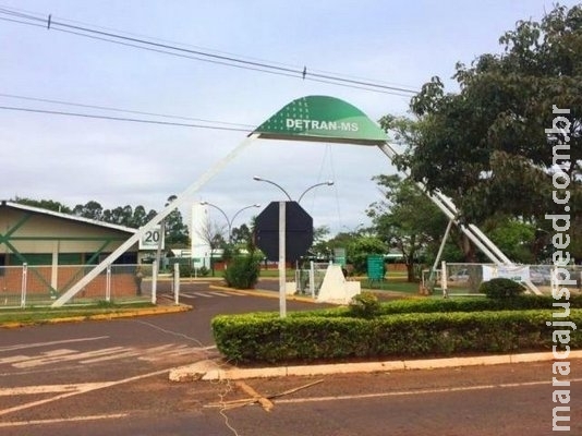 Problemas na rede interrompem atendimentos em agências do Detran Problemas na rede interrompem atendimentos em agências do Detran