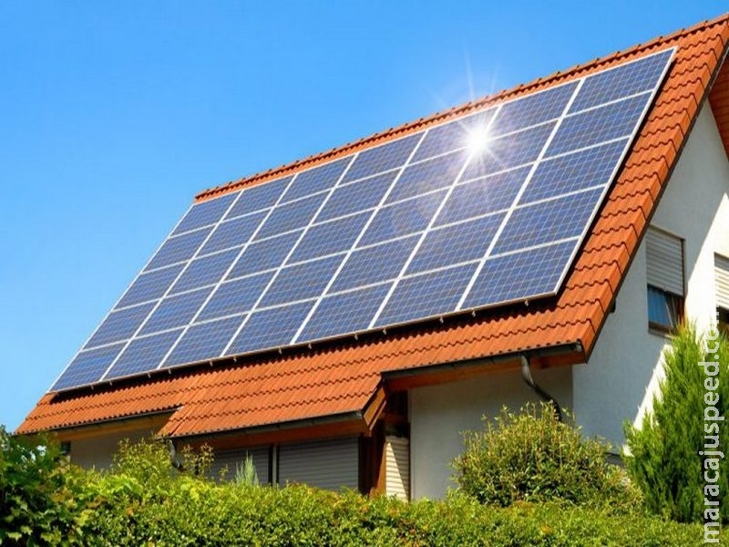 Produção de energia solar em casa traz polêmica para o país