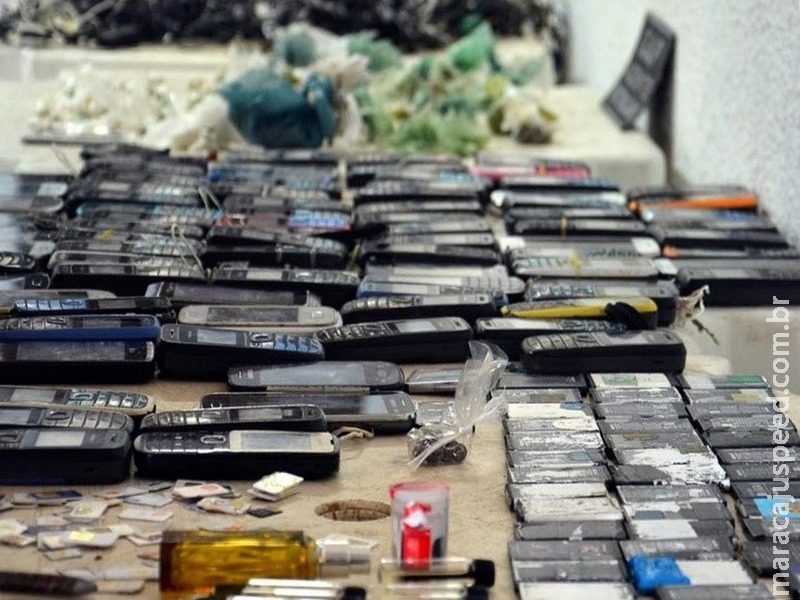 Proposta criminaliza uso de celulares por presos Proposta criminaliza uso de celulares por presos