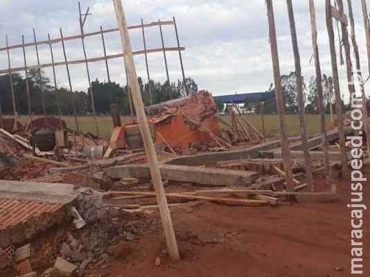 Queda de árvores, danos em construções e torres: tempestade causa estragos em cidades de MS