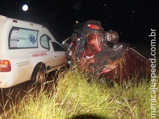 Sem ocupantes, SUV é encontrado capotado às margens da BR-267 durante chuva